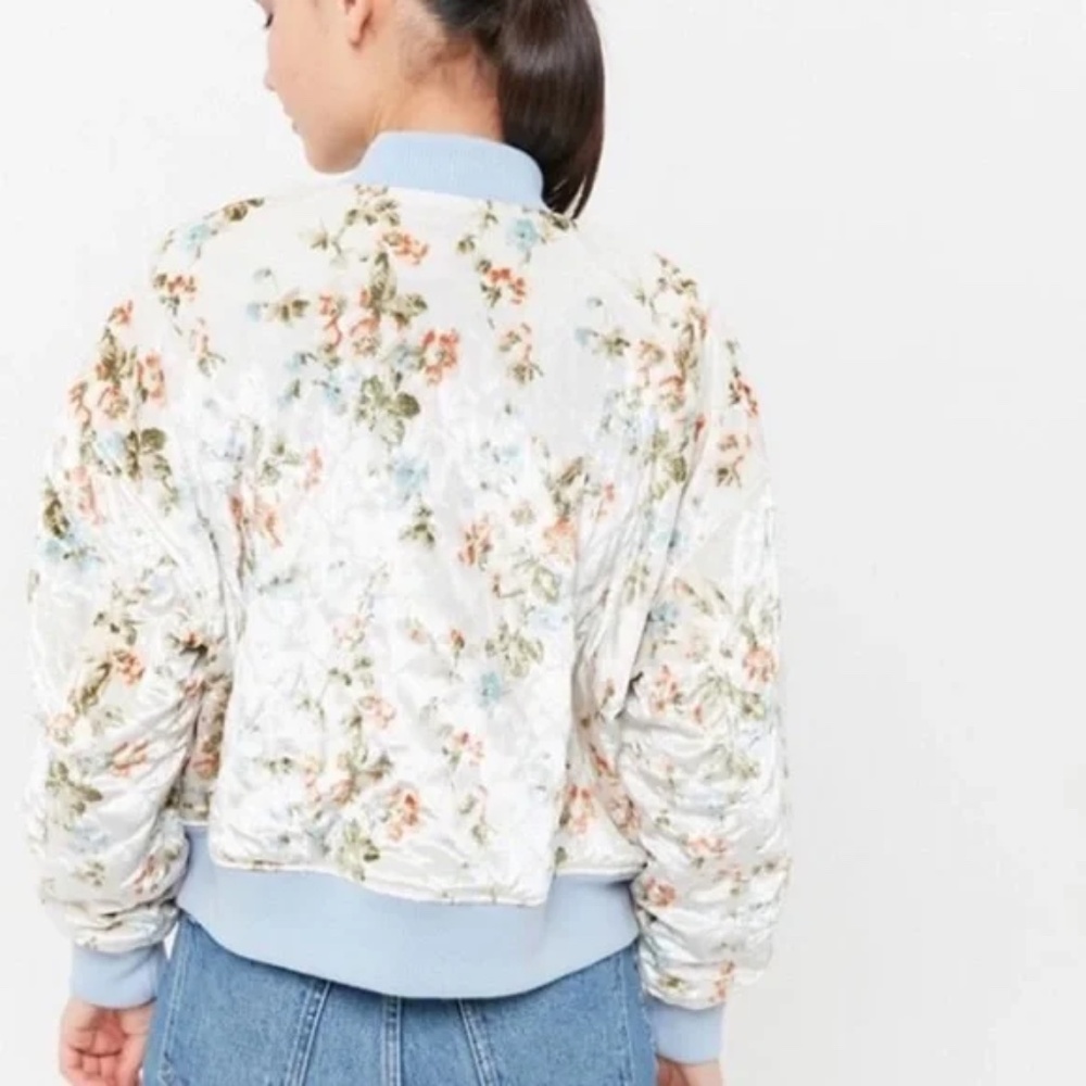 🎉FLASH SALE🎉 Urban outfitter Reversible Velvet Floral Bomber Jacket - Picture 4 of 11